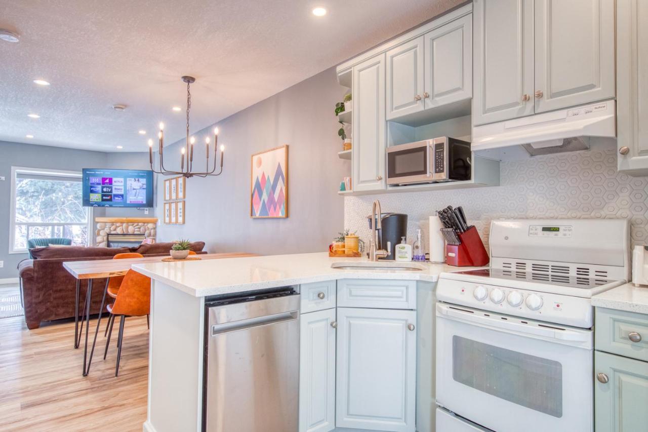 Beautiful Newly Reno 2Bdm 2 Bth Sleep Up To 6 Adults & Kids Mountain View Townhouse Suite Canmore Zewnętrze zdjęcie