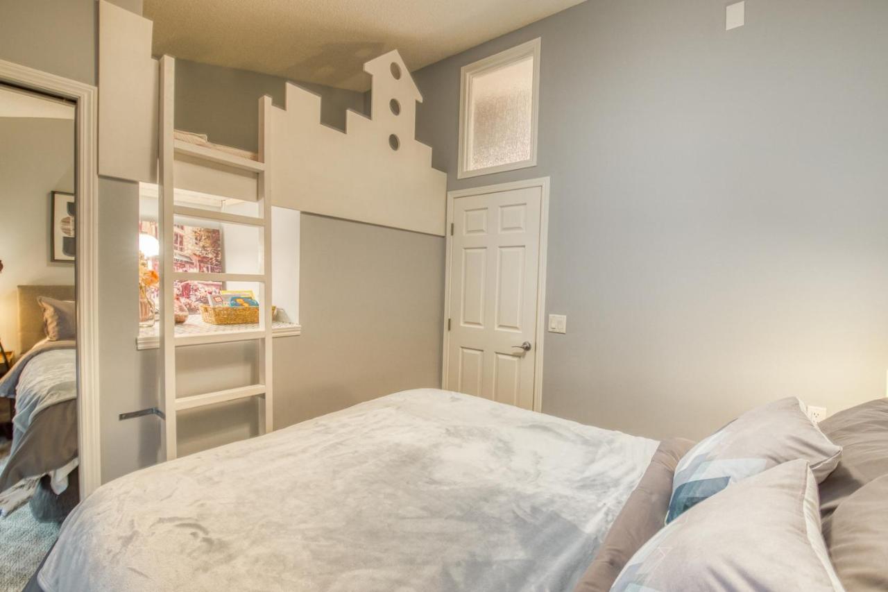 Beautiful Newly Reno 2Bdm 2 Bth Sleep Up To 6 Adults & Kids Mountain View Townhouse Suite Canmore Zewnętrze zdjęcie