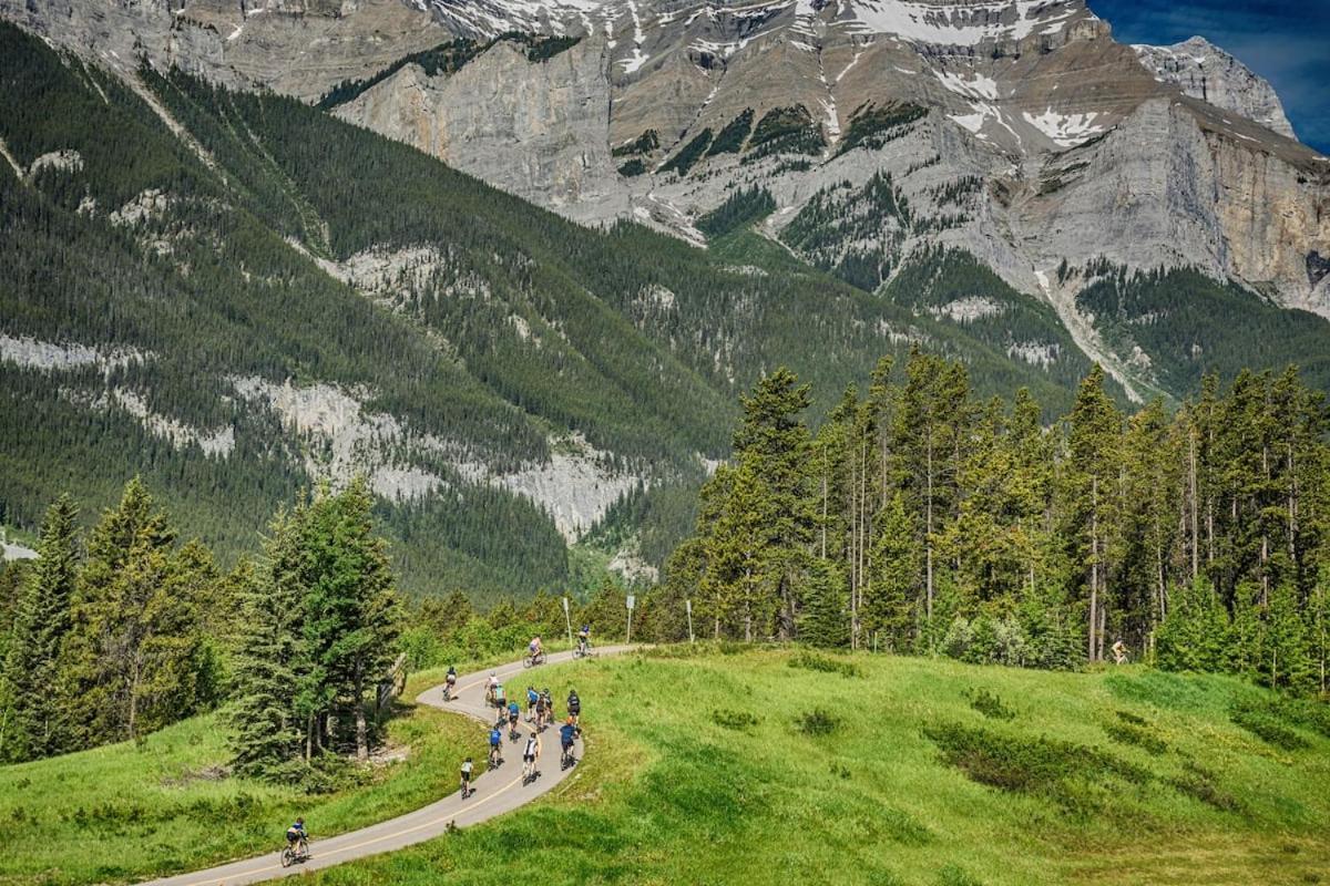 Beautiful Newly Reno 2Bdm 2 Bth Sleep Up To 6 Adults & Kids Mountain View Townhouse Suite Canmore Zewnętrze zdjęcie